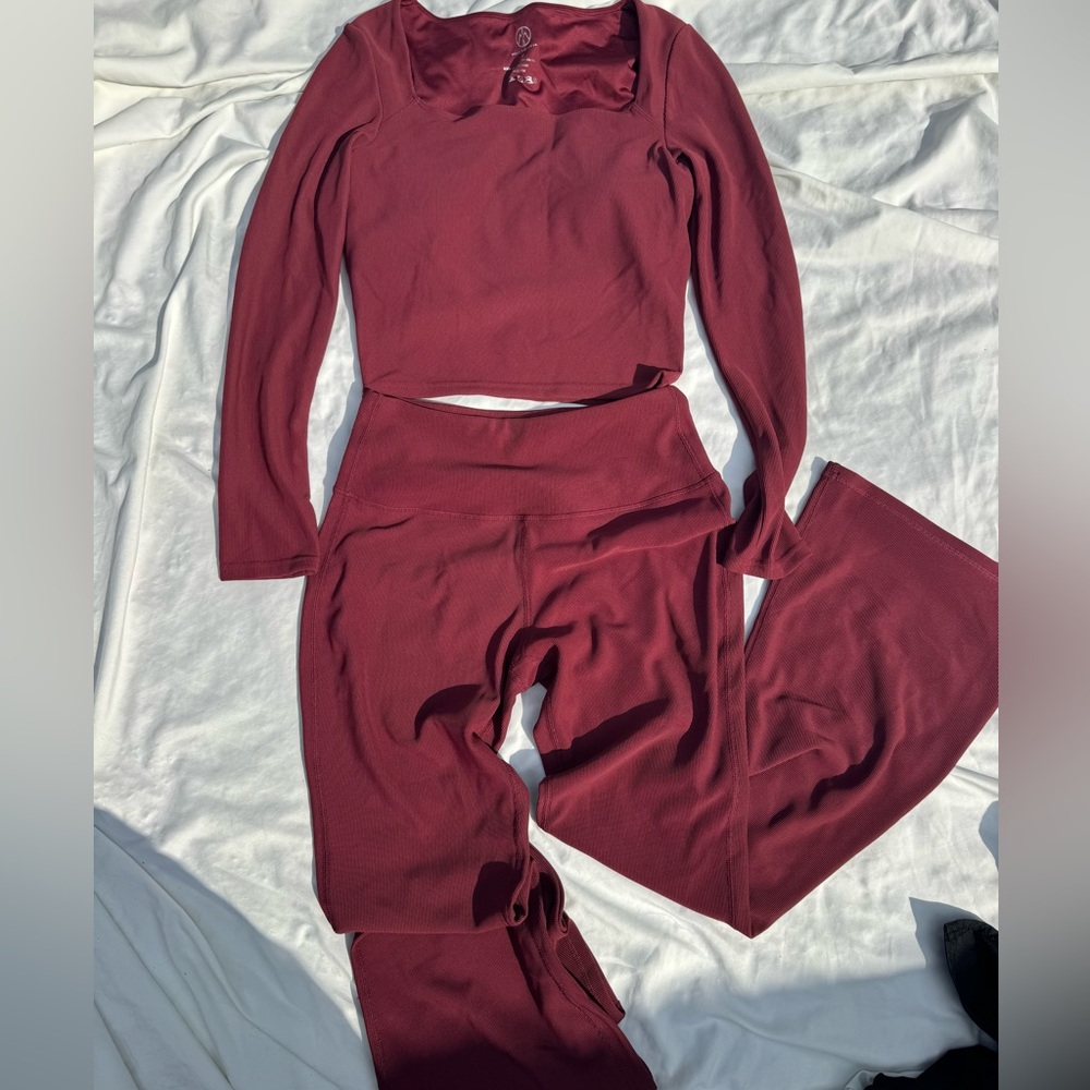 Move Theology - Long Sleeve and Pants Yoga Set - Maroon/Burgundy - size M